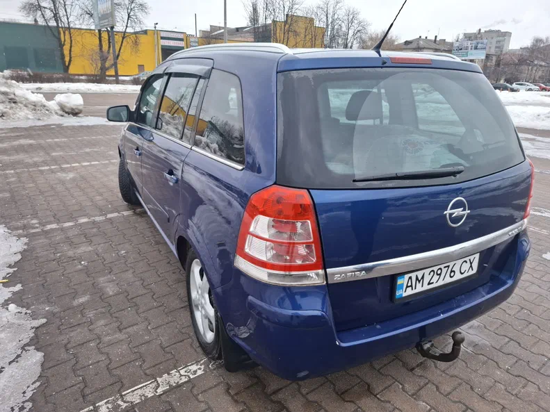 Opel Zafira 2009 - 12