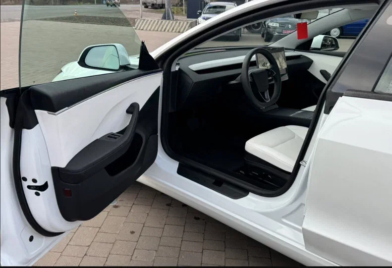 Tesla Model 3 2025 - 7