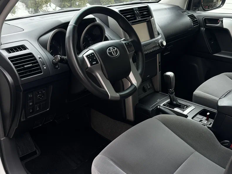 Toyota Land Cruiser Prado 2010 - 5