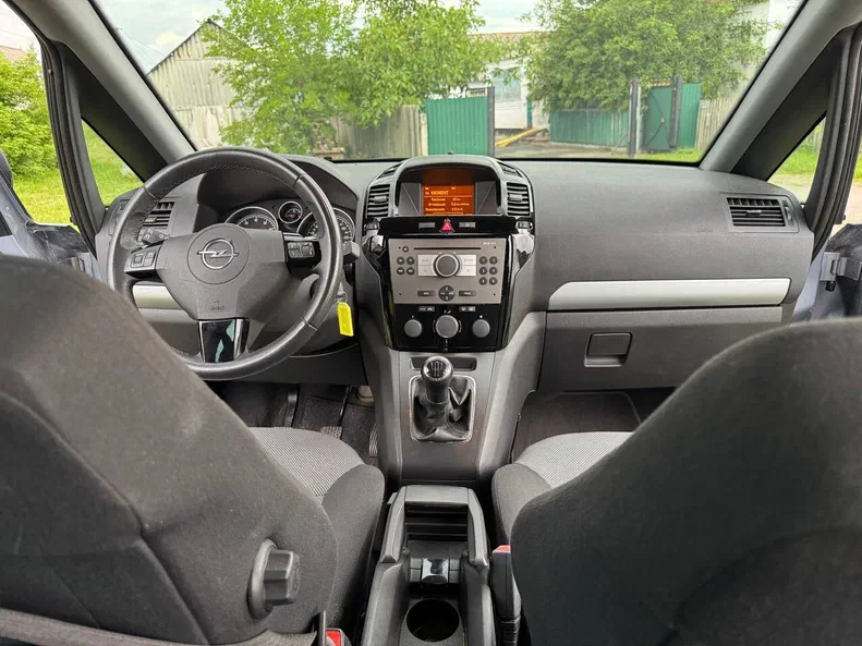 Opel Zafira 2010 - 19