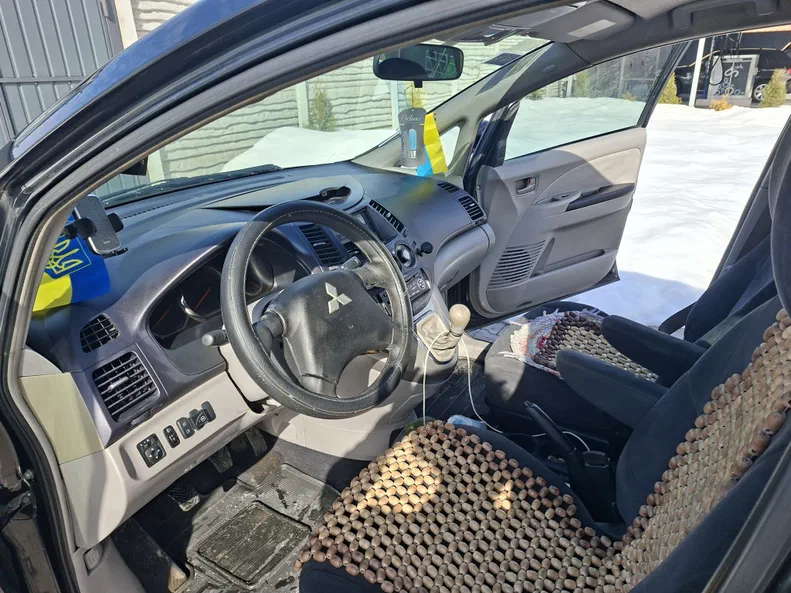 Mitsubishi Grandis 2004