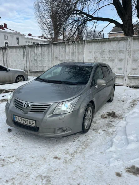 Toyota Avensis 2011