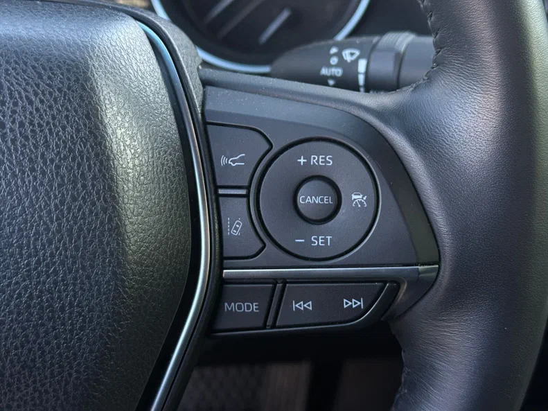 Toyota Camry 2021 - 10