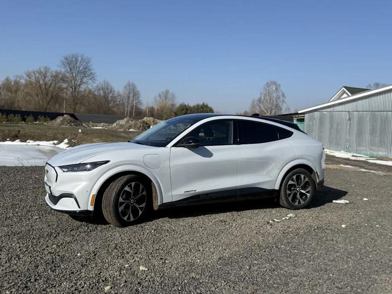 Ford Mustang Mach-E 2021 - 10