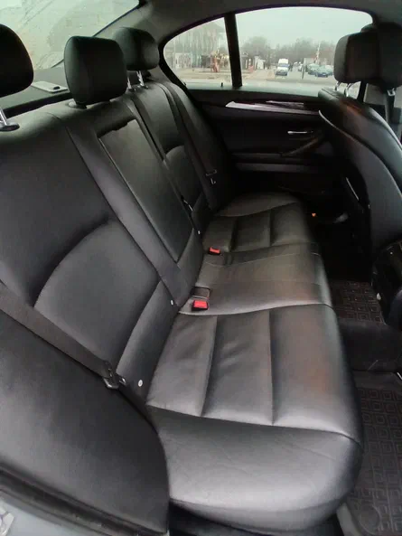 BMW 5 серія 2010 - 17