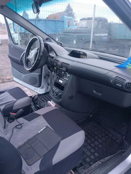 Mercedes-Benz Vaneo 2004 - 18