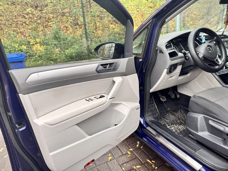 Volkswagen Touran 2015 - 19