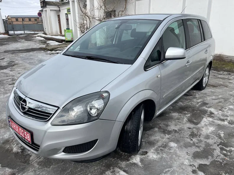 Opel Zafira 2010 - 32