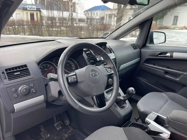 Opel Zafira 2010 - 37