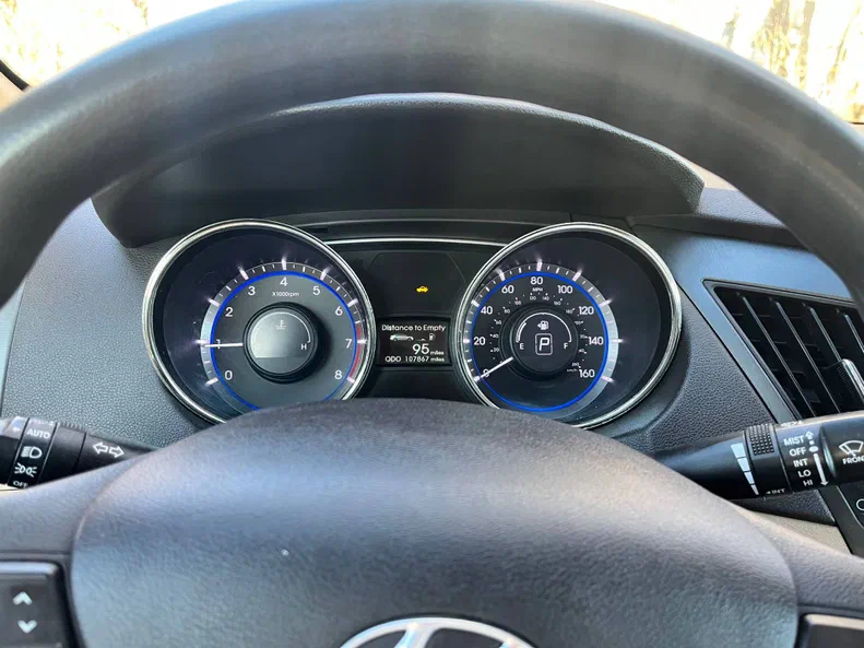 Hyundai Sonata 2011 - 11