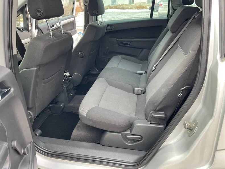 Opel Zafira 2010 - 24