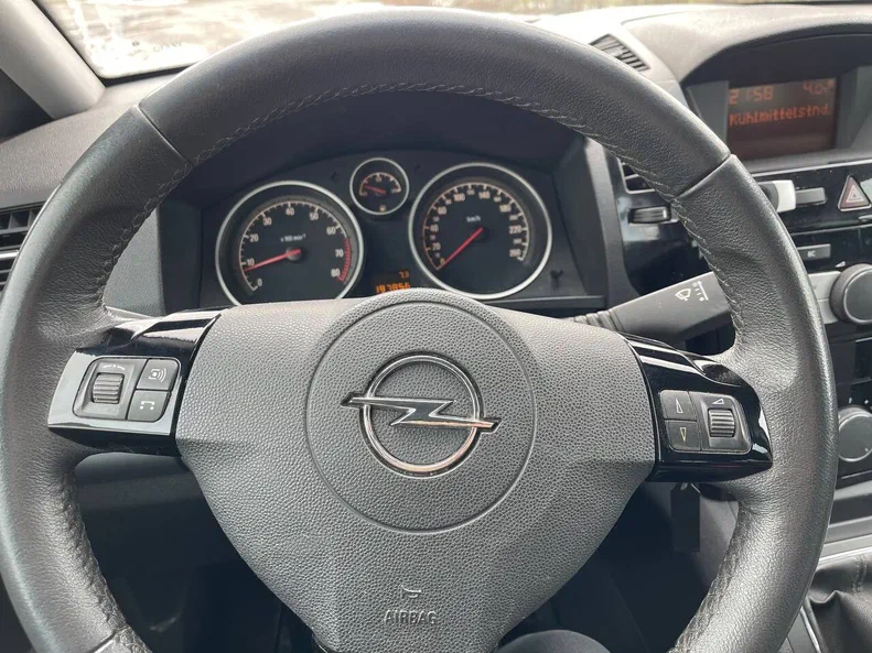 Opel Zafira 2010 - 45