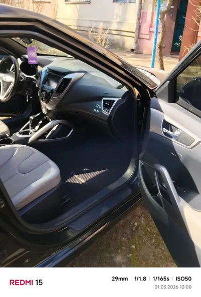 Hyundai Veloster 2011