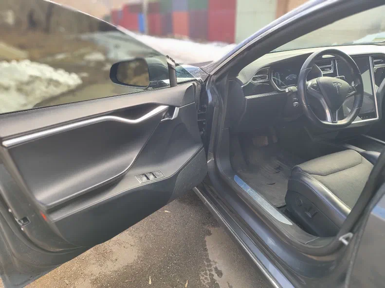 Tesla Model S 2018 - 10