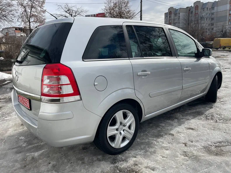 Opel Zafira 2010 - 9