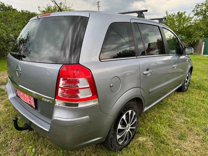 Opel Zafira 2010 - 0