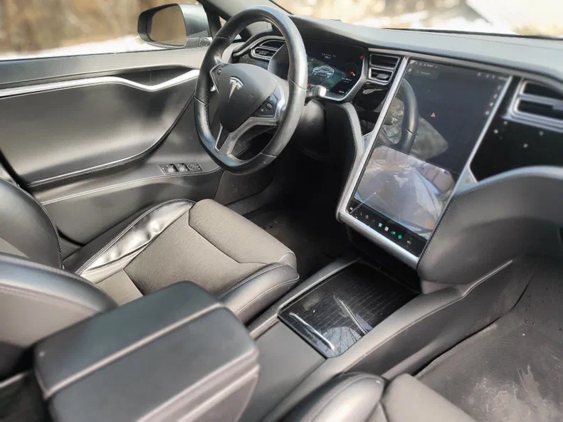 Tesla Model S 2018 - 13