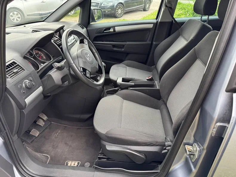 Opel Zafira 2010 - 23