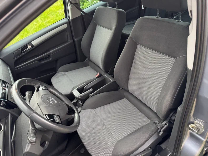 Opel Zafira 2010 - 21