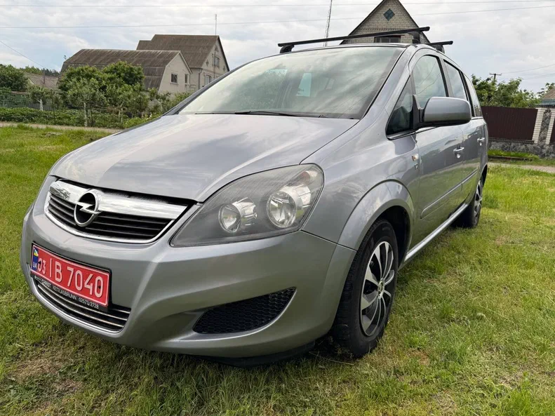 Opel Zafira 2010 - 9