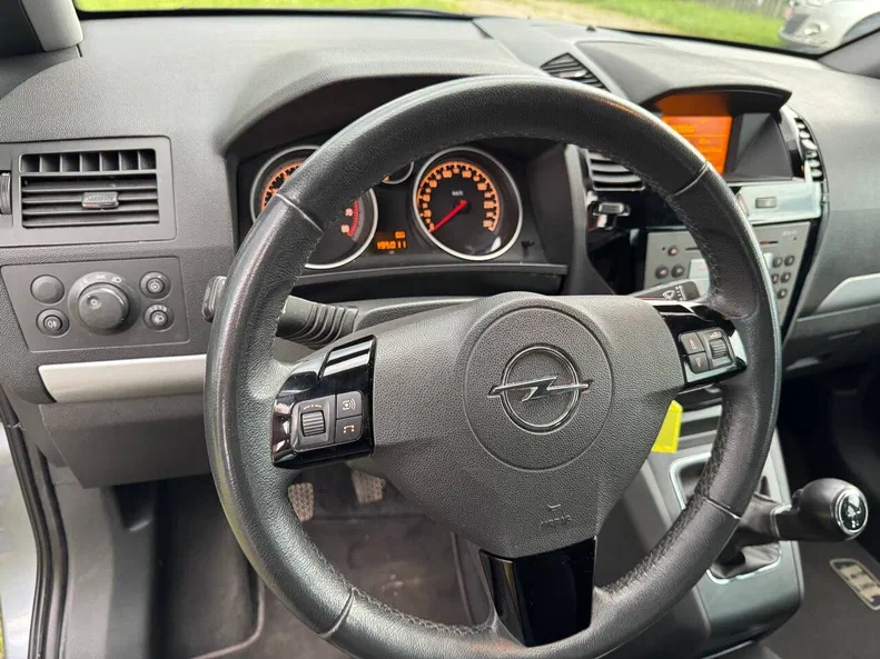 Opel Zafira 2010 - 24