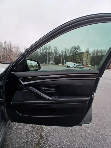 BMW 5 серія 2010 - 21