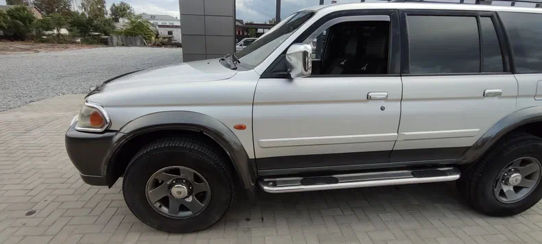 Mitsubishi Pajero 2002 - 16