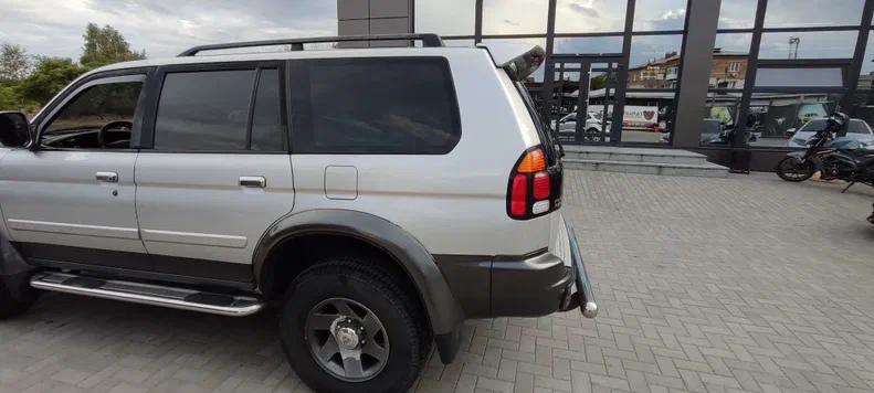 Mitsubishi Pajero 2002 - 11