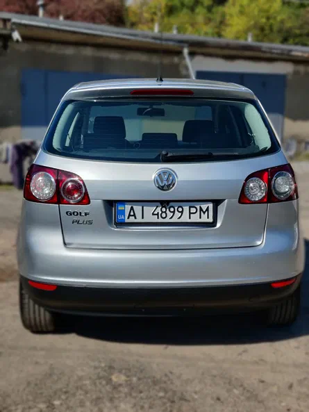 Volkswagen Golf 2005 - 1