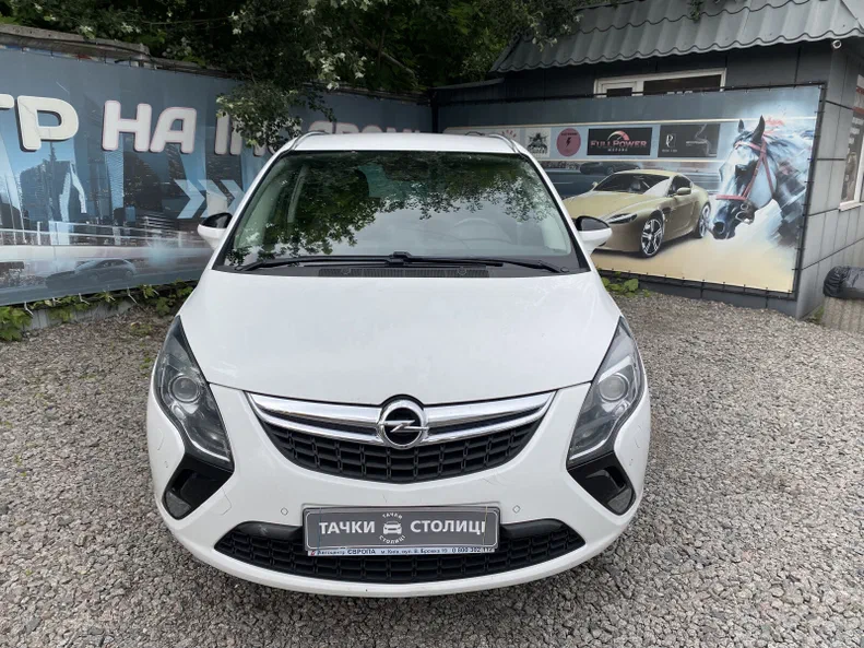 Opel Zafira 2012 - 1