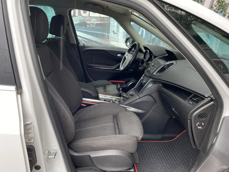 Opel Zafira 2012 - 14