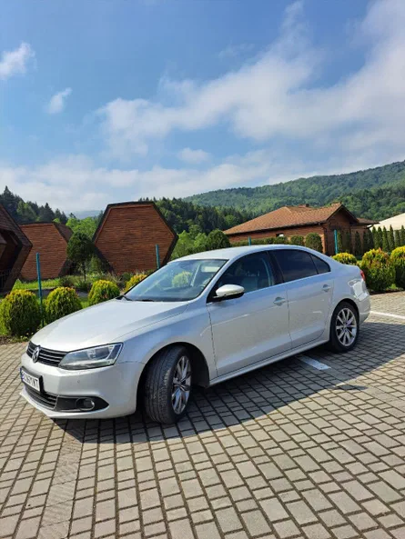 Volkswagen Jetta 2013 - 5