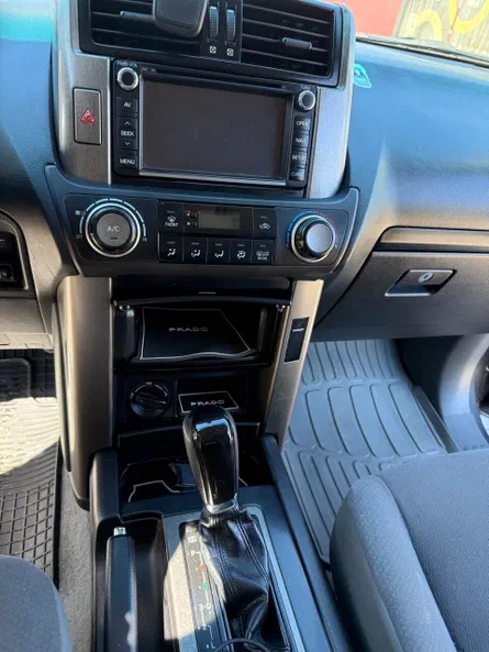 Toyota Land Cruiser Prado 2012 - 8