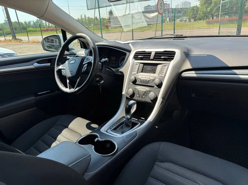 Ford Mondeo 2017 - 12