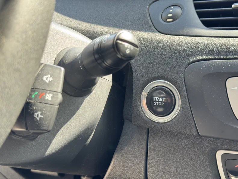 Renault Megane 2012 - 19