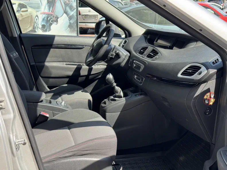 Renault Megane 2012 - 10