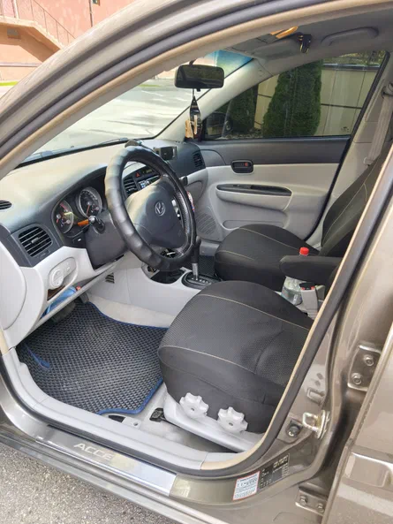 Hyundai Accent 2008 - 9