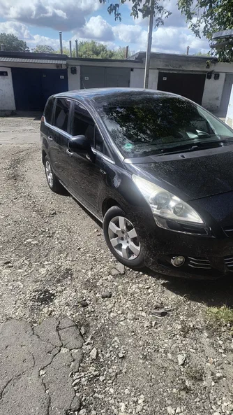 Peugeot 5008 2010 - 1