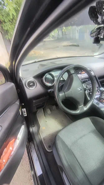 Peugeot 5008 2010 - 4