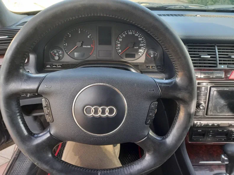 Audi A8 2000 - 5