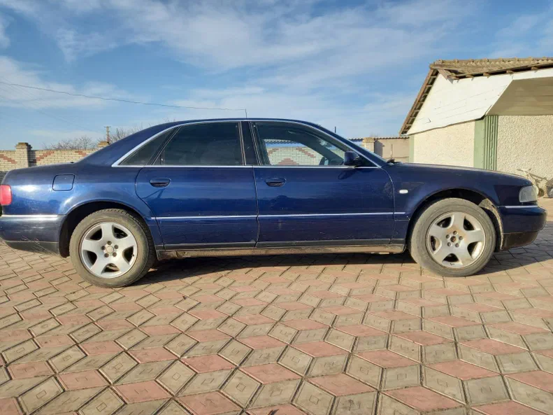 Audi A8 2000 - 1