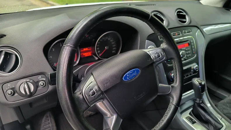 Ford Mondeo 2013 - 6
