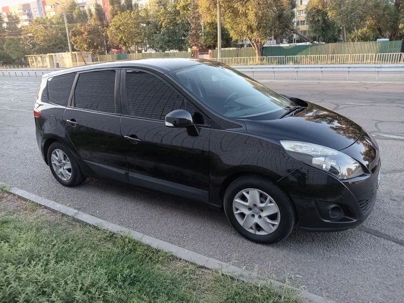 Renault Scenic 2010 - 1