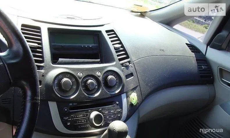 Mitsubishi Grandis 2008 - 5