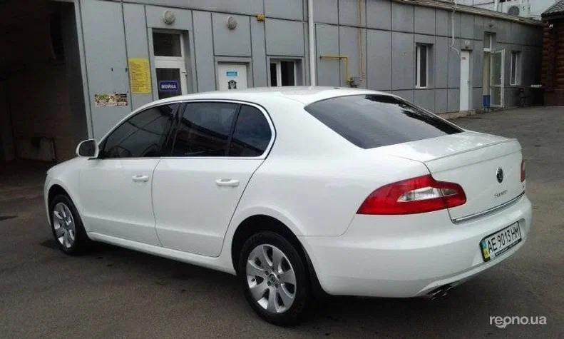 Skoda Superb 2011 - 3