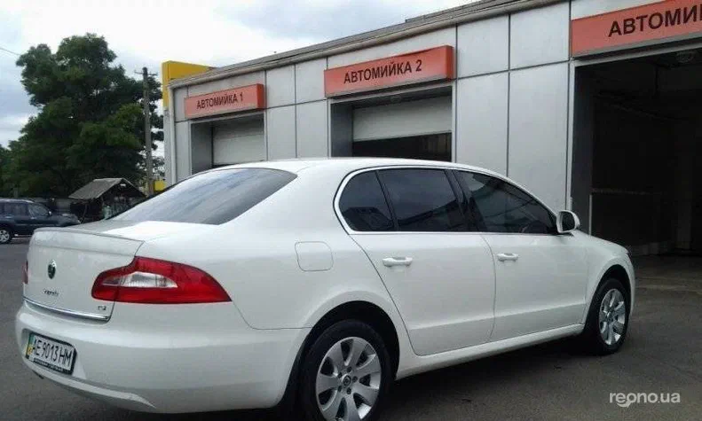 Skoda Superb 2011 - 4