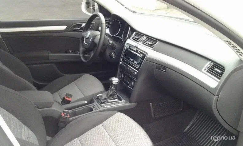 Skoda Superb 2011 - 6