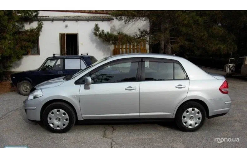 Nissan Tiida 2010 - 0