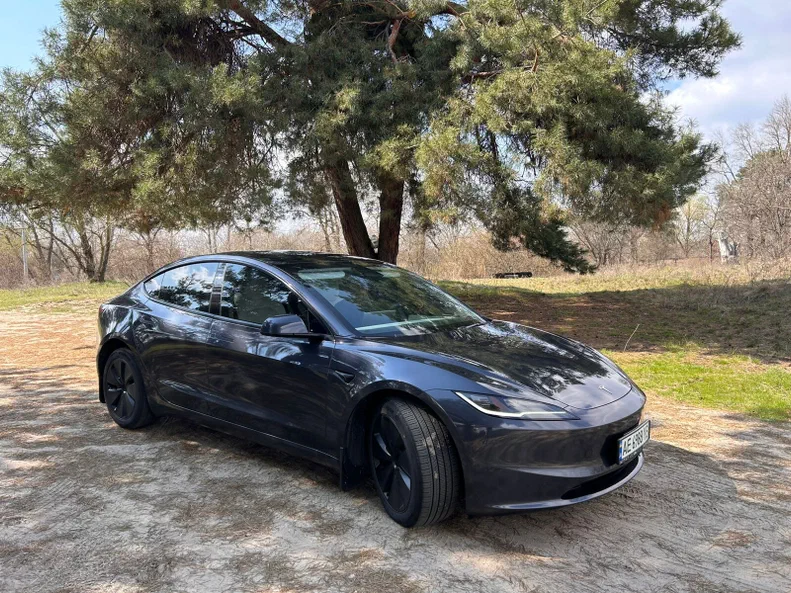 Tesla Model 3 2024