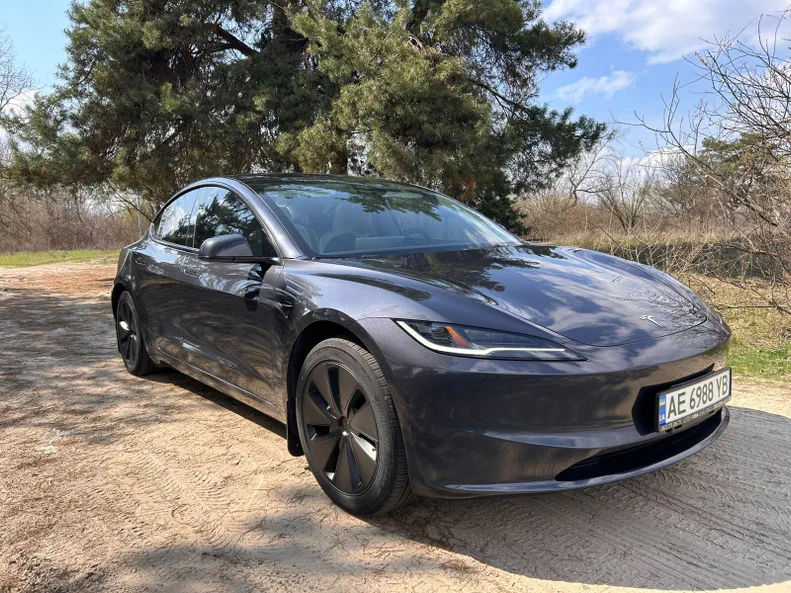 Tesla Model 3 2024